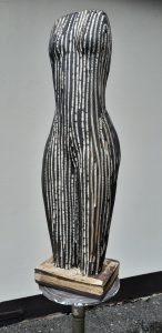 Les âges du temps shows us how the passage of time erodes and thus creates in this wear and tear a new beauty.