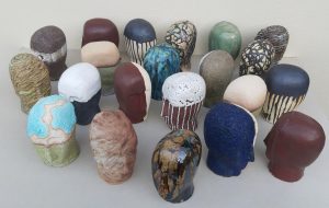 Mutability, speaks of the constant changes in our mood throughout the day. The heads are always the same but the variations in the textures, decorations and colours seek to express this idea.  It is an installation made up of 365 heads, still in progress.