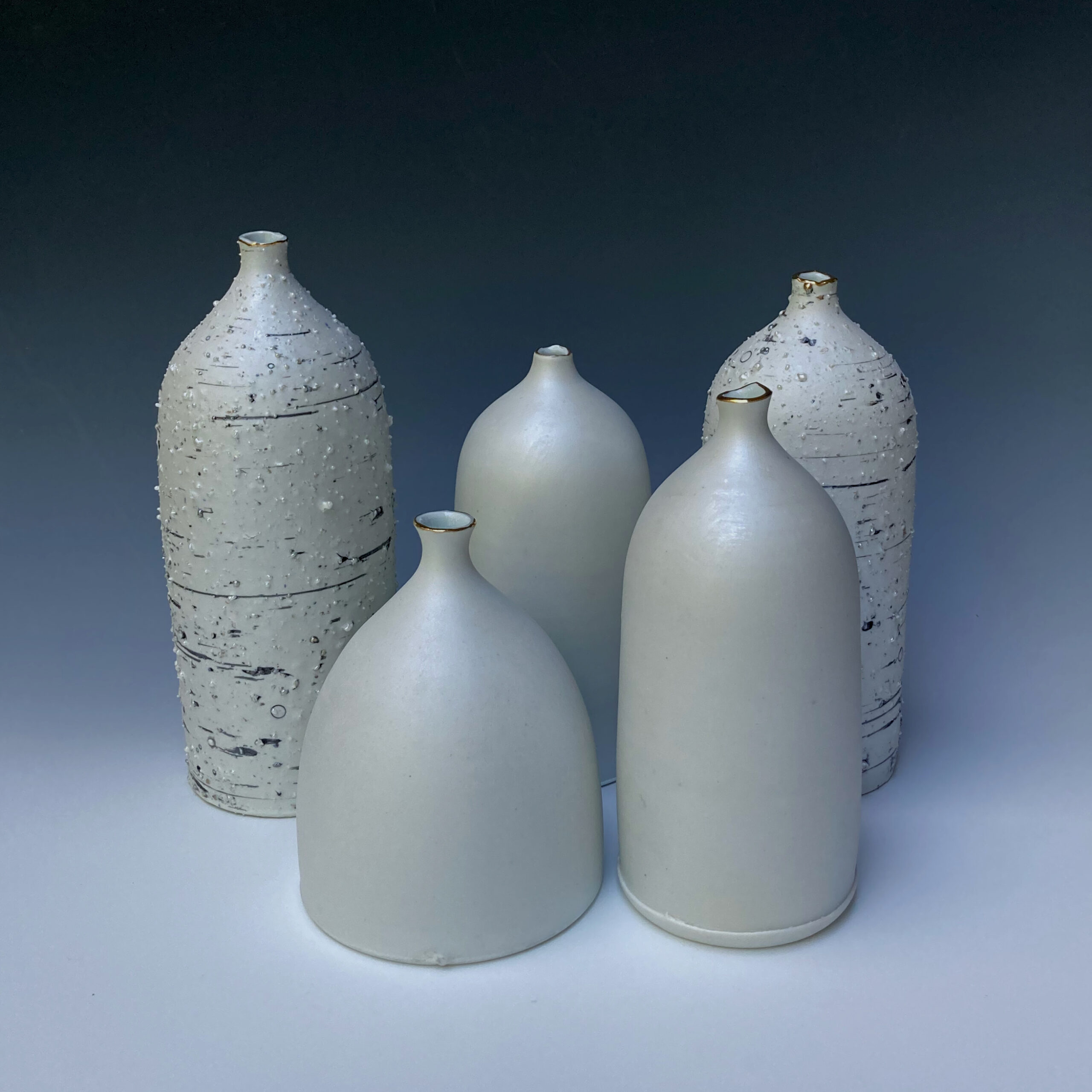 Porcelain with feldspar and molochite inclusions