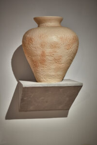 The surface of the form consists of pigmented silicone.
