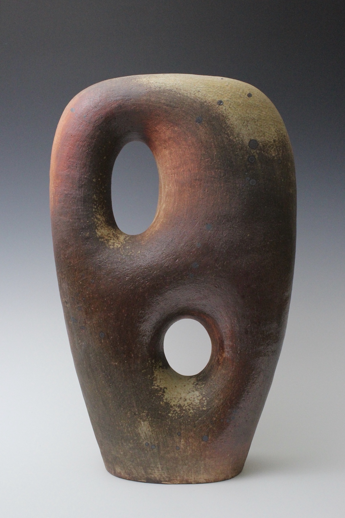 Exhibited at NCECA2019 Pittsburgh Co-exhibition with Cub Creek Foundation for the Ceramic Arts Group Show
