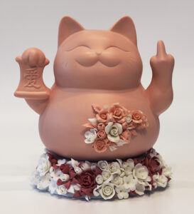 An interpretation of the originally japanese lucky cat "Maneki Neko”. On his left hand, the cat is holding the Chinese symbol for love: 爱 (Ai) . On the right hand, the western gesture of the middle finger up.  For this piece, I made a collaboration with the Bebon Ceramics Company in Dehua, focussed on the production of  decorative lucky cats. The white version of this piece will be displayed in October this year at the Yingge Ceramics Museum in Taipei as part of the Yingge Ceramics Biennale.