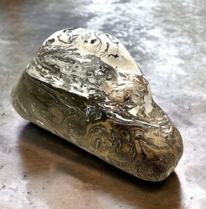 It is an art stimulator for storytelling about legends in human history and nature-inspired myths in the West and East cultures.

I applied natural marbling finishes to make it look like a stone mountain with different marbling patterns on the double sides.