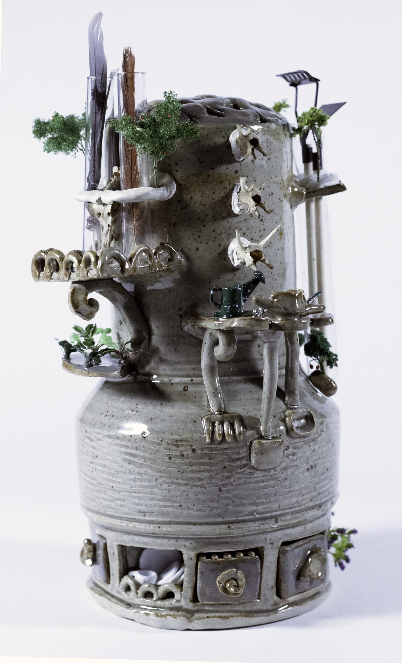 This vessel depicts different elements of an agrarian lifestyle.