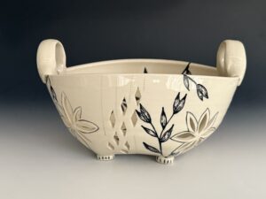 Porcelaneous stoneware, mishima, underglaze trailing