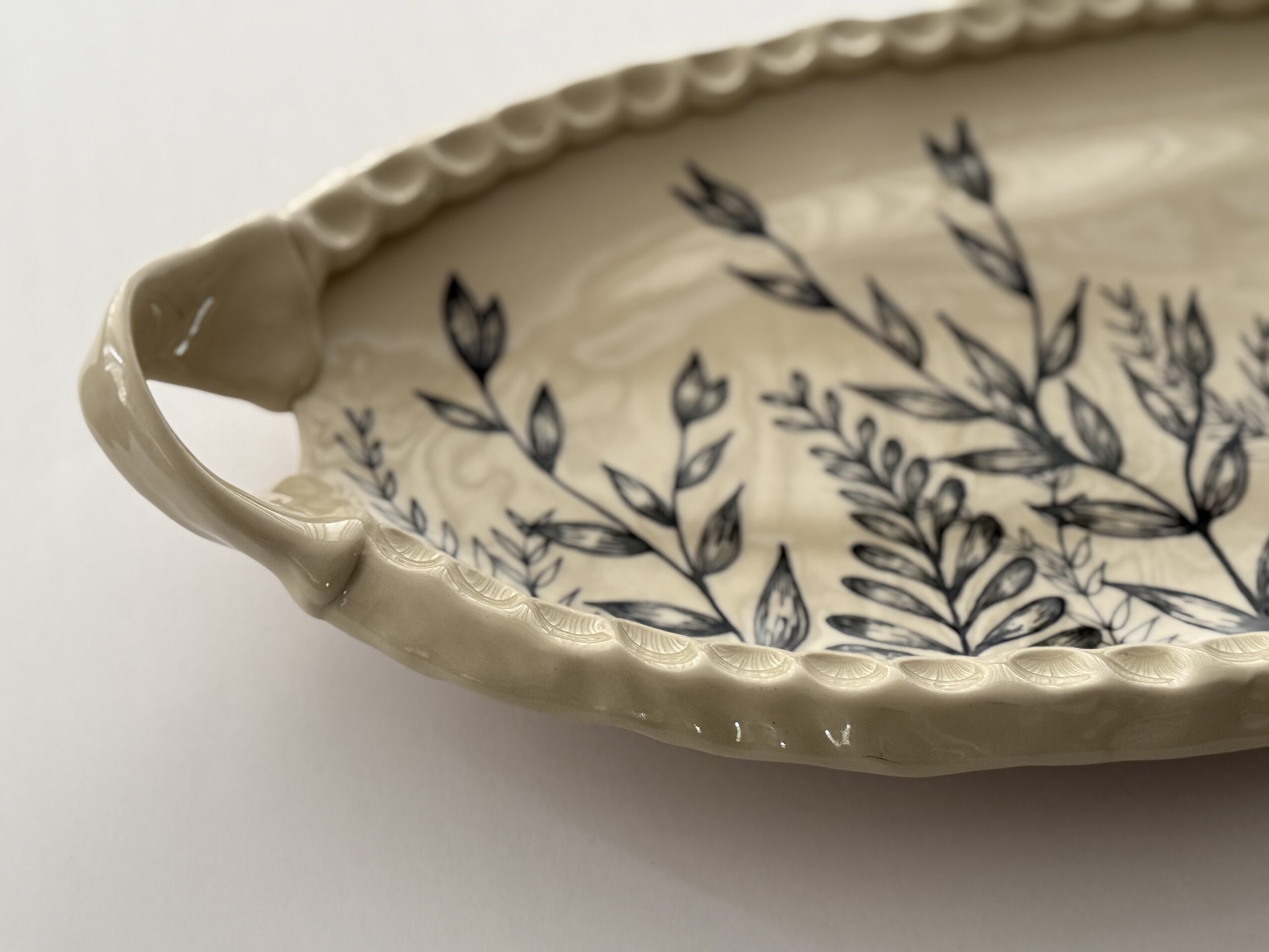 Porcelaneous stoneware, underglaze trailing